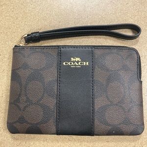 Coach Signature Corner Zip Wristlet